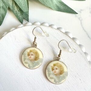 2/$30🌵 Cupid Angel Cherub Earrings Gold Small Circle Dangle Dreamy Jewelry NEW